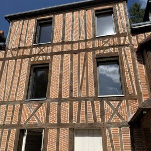 immeuble avec fenetres